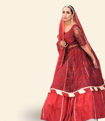 Kizil Crimson Scarlet Peshwas Ensemble – Timeless Bridal Elegance with Intricate Embroidery