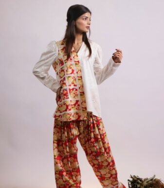 Gulshan Gallery1 Gulshan asymmetrical white lawn kurti with farshi shalwar