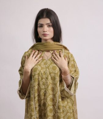 Pansy Gallery1 Pansy chunri print lawn suit with sequins lace and dupatta